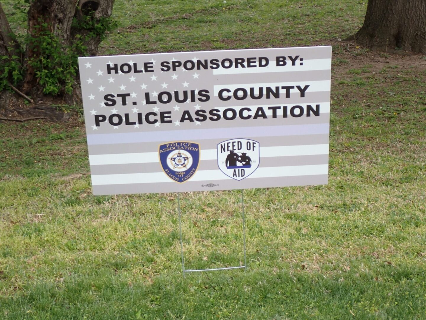 Sign indicating a golf hole sponsored by St. Louis County Police Association.