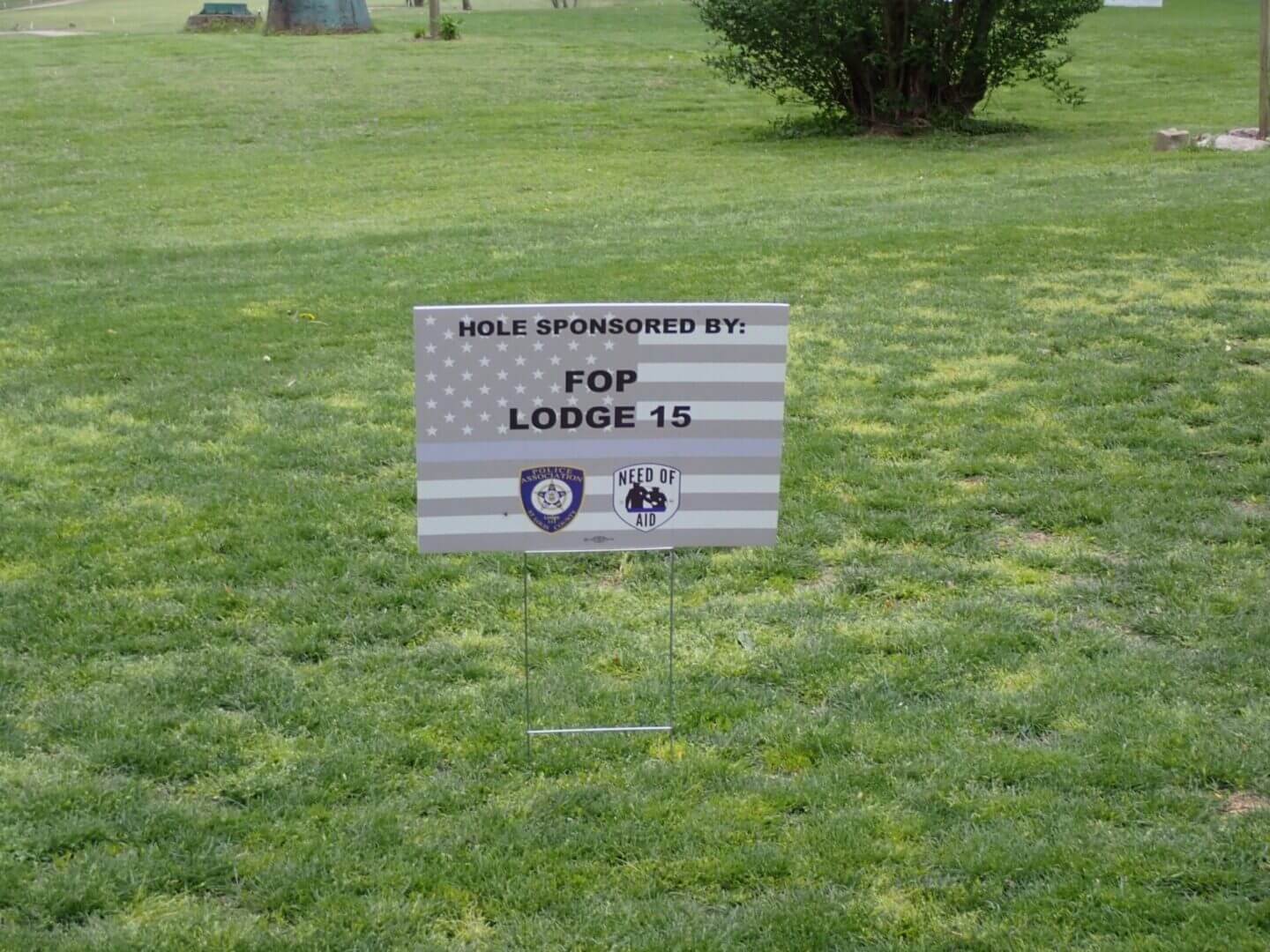 A yard sign supporting someone named Loggie II with icons of a horse and a paw print.